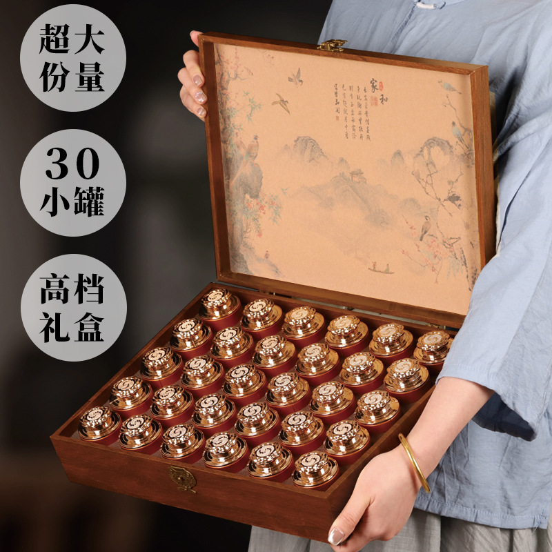 Jin Jun Mei black tea gift box held for display