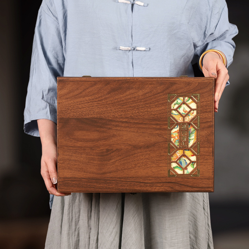 Closed wooden tea gift box